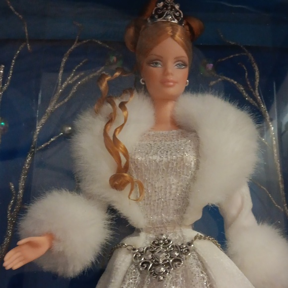 Holiday Visions Barbie - Picture 3 of 6
